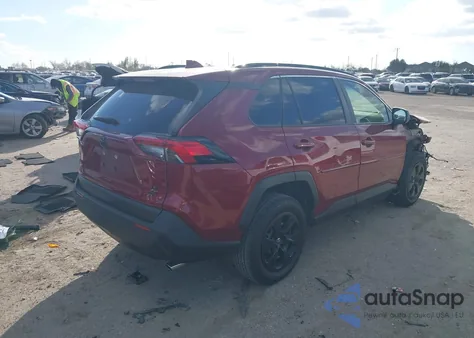 2021 Toyota Rav4 Le z USA, uszkodzony, nr VIN JTMF1RFV0MD079859